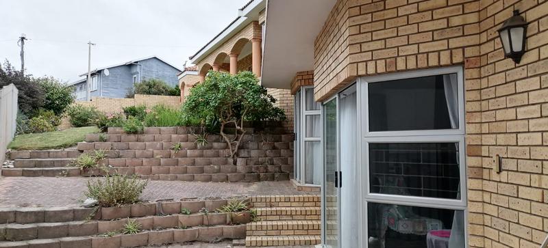 6 Bedroom Property for Sale in Reebok Western Cape